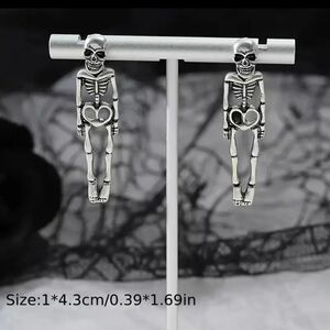 Skull earrings